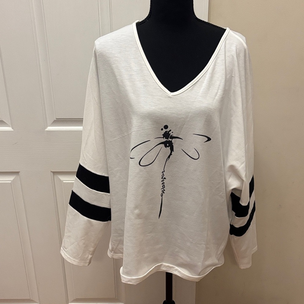 Women's White and Black Graphic V-Neck Top